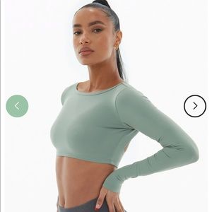 Long sleeve cropped activewear top
